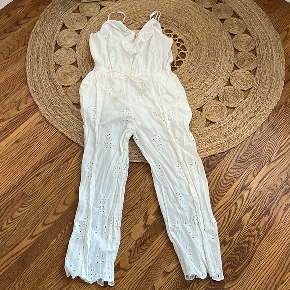 Ruffled eyelet jumpsuit - Picture 2 of 5